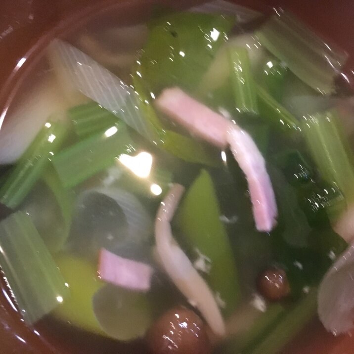 ねぎと小松菜としめじとベーコンのスープ
